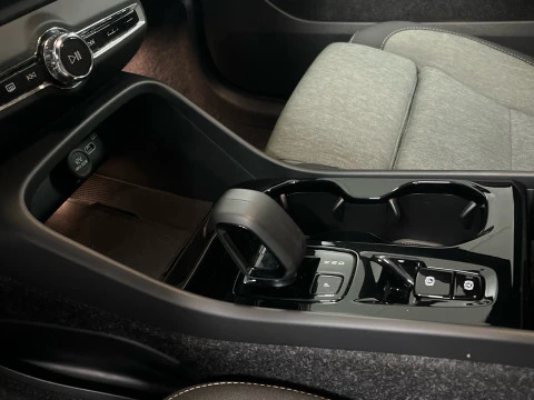 Volvo XC40 XC40 Plus, B3 Mild Hybrid, Gasolina, Dark