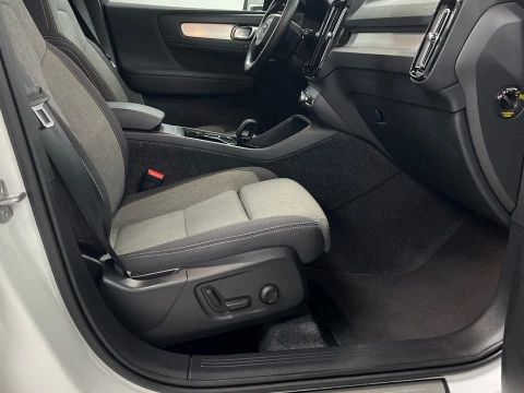 Volvo XC40 XC40 Plus, B3 Mild Hybrid, Gasolina, Dark