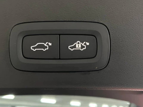 Volvo XC40 XC40 Plus, B3 Mild Hybrid, Gasolina, Dark