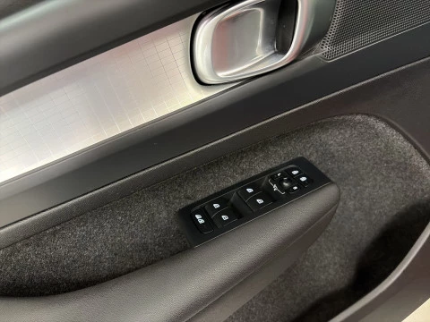 Volvo XC40 T2 Core Auto 95 kW (129 CV)