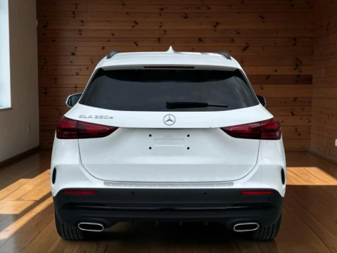 Mercedes-Benz GLA  250 e con tecnologia hibrida EQ