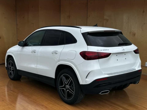 Mercedes-Benz GLA  250 e con tecnologia hibrida EQ