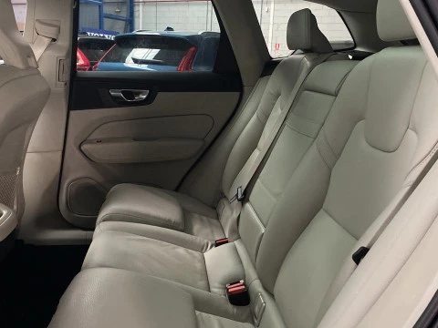 Volvo XC60 2.0 D B4 INSCRIPTION AUTO 4WD 5P