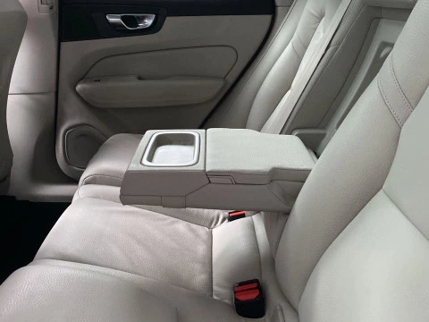 Volvo XC60 2.0 D B4 INSCRIPTION AUTO 4WD 5P