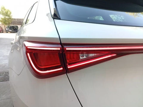 Seat Nuevo León SP 1.4 e-Hybrid DSG S&S Xcellence Go L