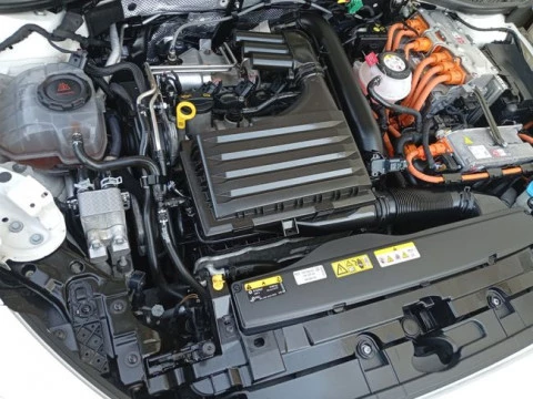 Seat Nuevo León SP 1.4 e-Hybrid DSG S&S Xcellence Go L