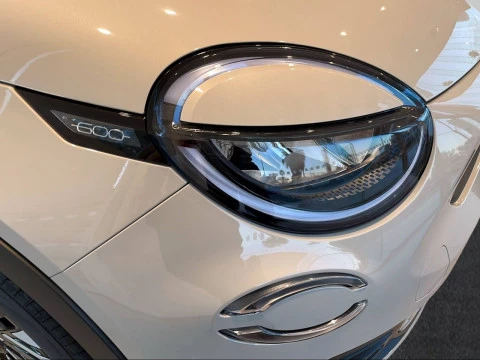 Fiat 600 600e Pop 54kwh 115kw (156cv)