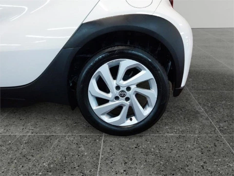 Toyota Aygo X Cross 5 Puertas Play 70 Manual 5v