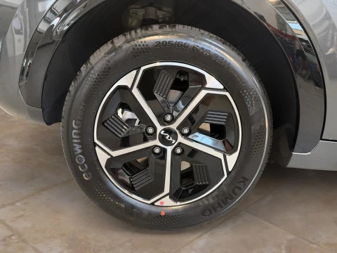 Kia Niro 1.6 GDi HEV 102kW (139CV) Drive