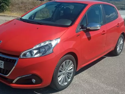 Peugeot 208 5P Signature 1.2L PureTech 81KW (110CV) Peugeot 208 5P Signature 1.2L PureTech 81KW (110CV)