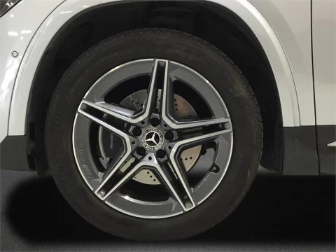 Mercedes-Benz GLA 250 e con tecnología híbrida EQ