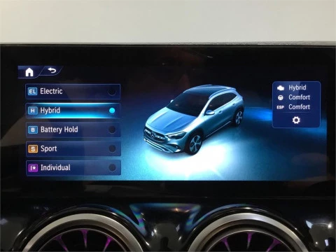 Mercedes-Benz GLA 250 e con tecnología híbrida EQ