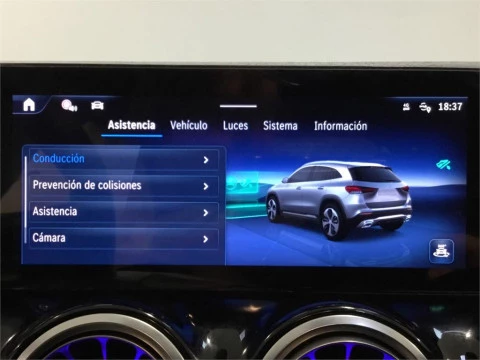 Mercedes-Benz GLA 250 e con tecnología híbrida EQ