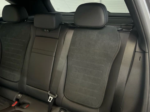 Mercedes-Benz GLC 300 de 4MATIC con tecnología híbrida EQ