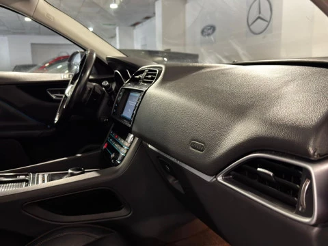 Jaguar F-Pace ID4 PRESTIGE 132KW