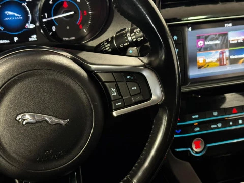 Jaguar F-Pace ID4 PRESTIGE 132KW