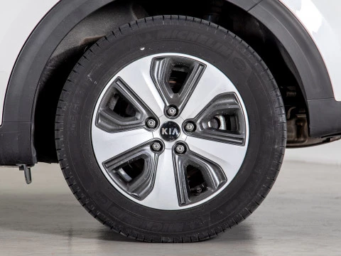 Kia Niro 1.6 GDi PHEV 104kW (141CV) Drive Kia Niro 1.6 GDi PHEV 104kW (141CV) Drive