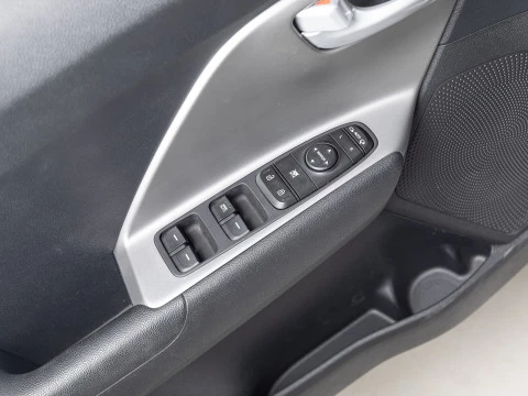 Kia Niro 1.6 GDi PHEV 104kW (141CV) Drive Kia Niro 1.6 GDi PHEV 104kW (141CV) Drive