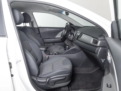 Kia Niro 1.6 GDi PHEV 104kW (141CV) Drive Kia Niro 1.6 GDi PHEV 104kW (141CV) Drive