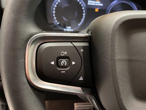 Volvo XC40 1.5 T5 RECHARGE R-DESIGN DCT 5P