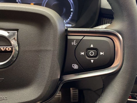 Volvo XC40 1.5 T5 RECHARGE R-DESIGN DCT 5P