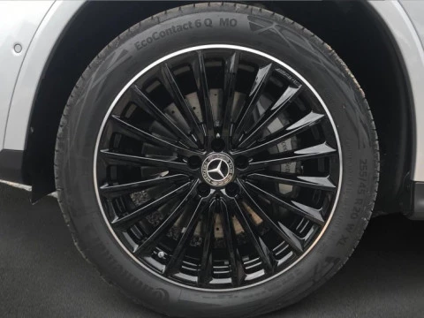 Mercedes-Benz GLC  300 de 4MATIC con tecnología híbrida