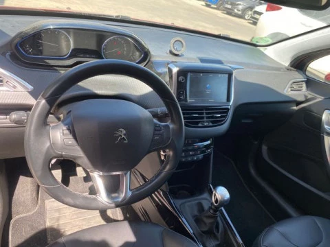 Peugeot 2008 Allure PureTech 110 S&S 6 Vel. MAN