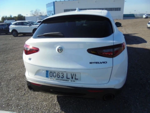 Alfa Romeo Stelvio 2.2 Diésel 140kW (190CV) Sprint+ Q4