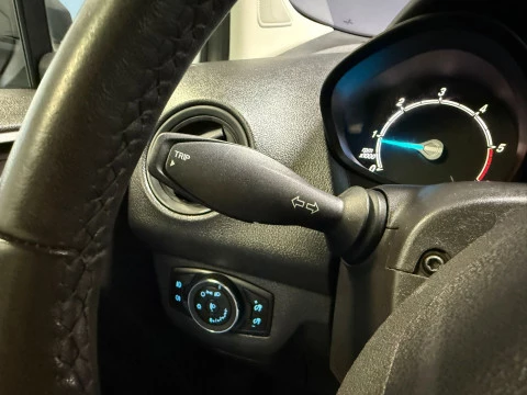 Ford Transit Courier Van 1.5 TDCi 71kW Ambiente