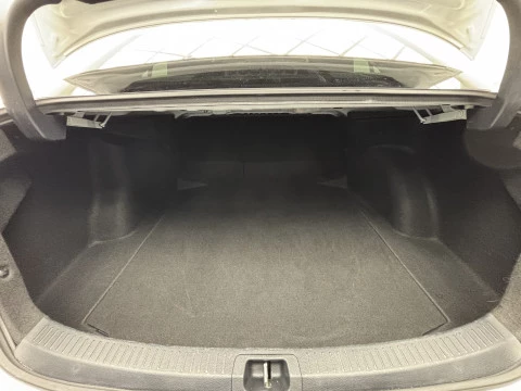 Toyota Corolla Sedán 140H STYLE
