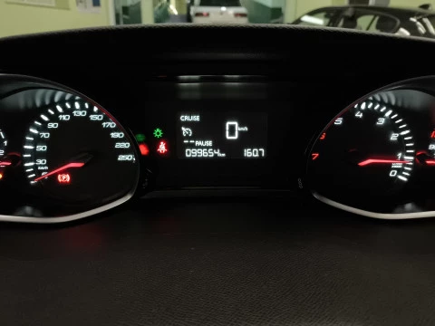 Peugeot 308 PureTech 130 SANDS Style 96 kW (130 CV)