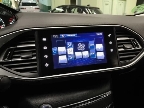 Peugeot 308 PureTech 130 SANDS Style 96 kW (130 CV)