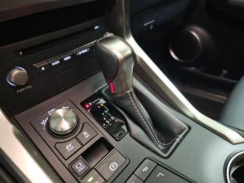 Lexus NX 2.5 300h Premium 2WD