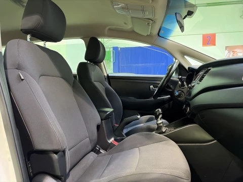Kia Carens 1.6 GDi Concept 99 kW (135 CV)