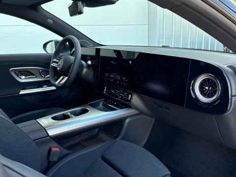 Mercedes-Benz CLA  250+ con tecnologia EQ