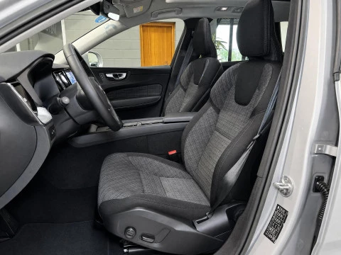 Volvo XC60 2.0 T6 AWD Recharge Core Auto
