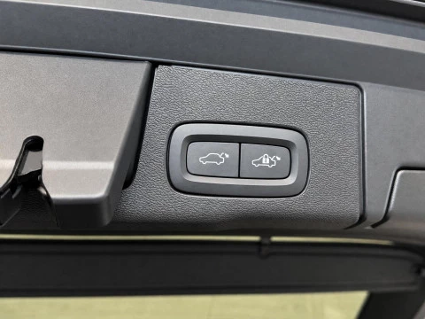 Volvo XC60 2.0 T6 AWD Recharge Core Auto