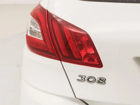 Peugeot 308 1.6 BLUEHDI 120 STYLE 120 5P