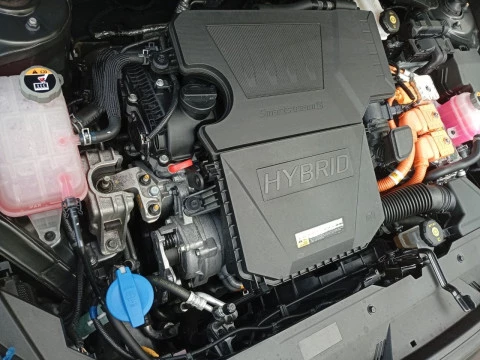 Kia Niro 1.6 GDi HEV 104kW (141CV) Concept