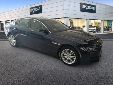 Jaguar XE 2.0 Diesel RWD 132kW Pure