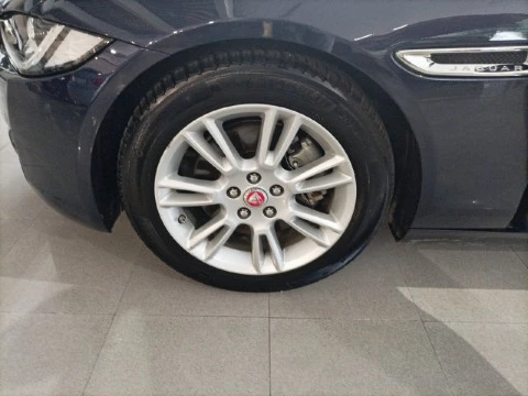 Jaguar XE 2.0 Diesel RWD 132kW Pure