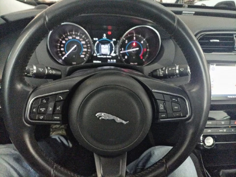 Jaguar XE 2.0 Diesel RWD 132kW Pure