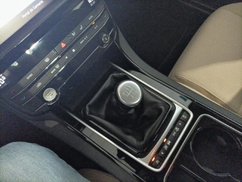 Jaguar XE 2.0 Diesel RWD 132kW Pure