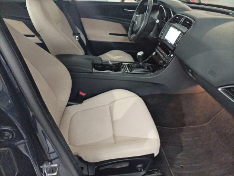 Jaguar XE 2.0 Diesel RWD 132kW Pure