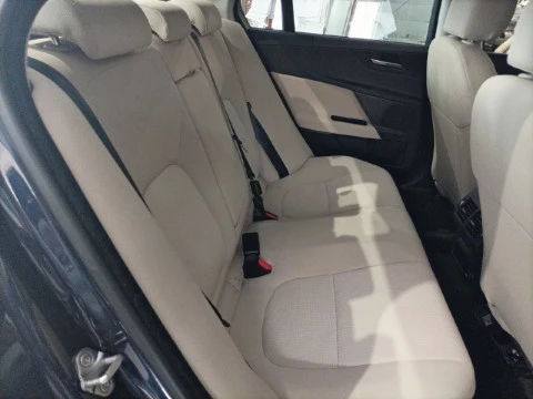 Jaguar XE 2.0 Diesel RWD 132kW Pure