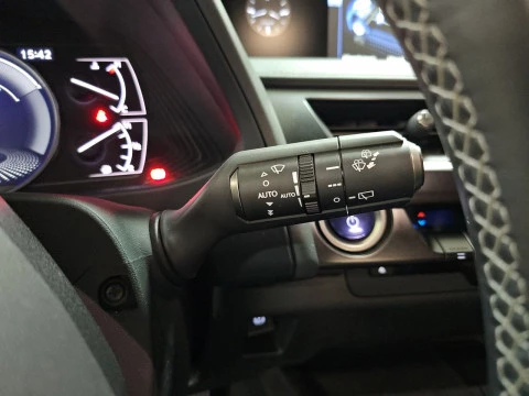 Lexus UX 2.0 250h Business