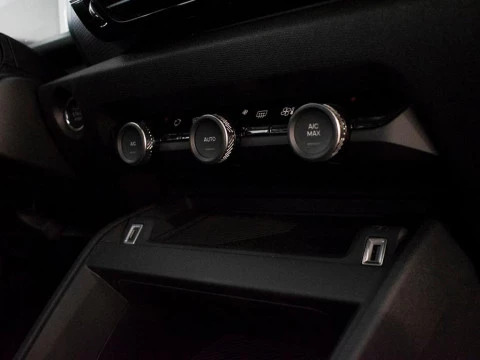 Citroën C4 X 1.2 HYBRID MHEV 145 EDCS6 BUSINESS EDIT 4P