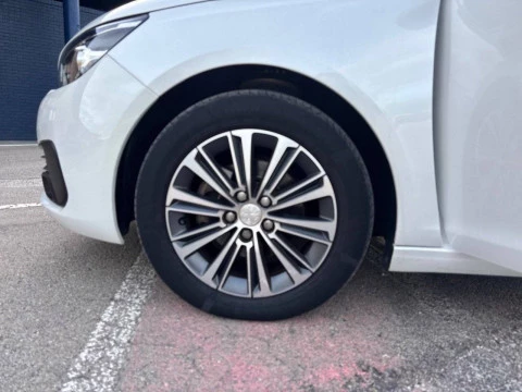 Peugeot 308 5p Allure PureTech 130 S&S