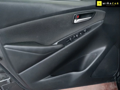 Mazda 2 1.5 G e-SKYACTIV Homura 66 kW (90 CV)