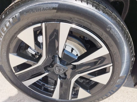 Peugeot 208 Allure Gasolina 100 S&S 6 Vel. MAN